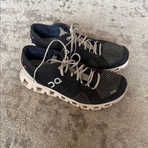 ON CLOUDS size 8.5  Black and White Running Shoes